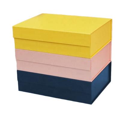 China Handmade Custom Luxury Paper Magnet Gift Box Gament Collapsible Folding Magnetic Clothing Packaging Box for sale