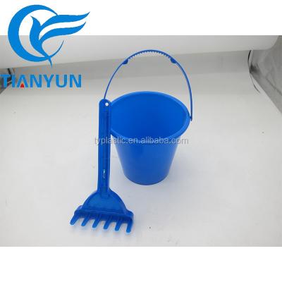 China Hot Selling Stocked Plastic Beach Bucket Set Include Shovels & Crush & Buckets For Kids for sale