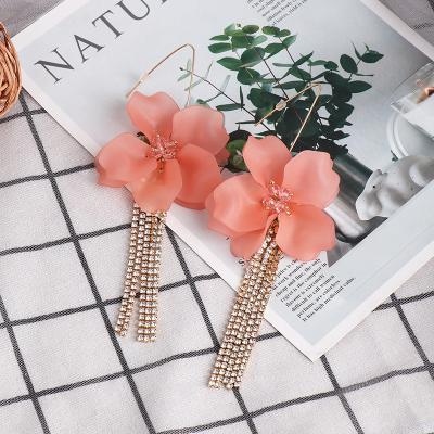 China Environmental Exaggerated Dangling Metal Crystal Diamond Tassel Earrings Chain Floral Rhinestone Metal Flower Earrings for sale