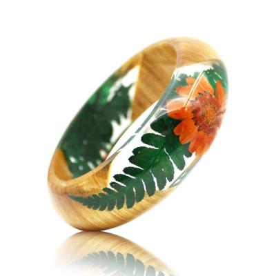 China Dry Flower Green Rock Fern Wooden Bracelet Bangle By Epoxy Resin TRENDY Handmade Rock Clear Bangle for sale