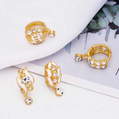 China Popular JXX 24K Environmental Friendly Gold Design Flower Shape Pattern Around Claw Setting Earring Jewelry Stone Cavity Out Women for sale