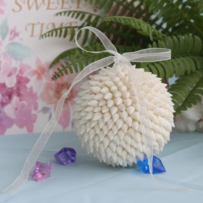 China Handmade Coastal Wedding Flower Ball Shell&Conch Home Decor White Millet Snail Shell Natural Beach Wedding Decor for sale