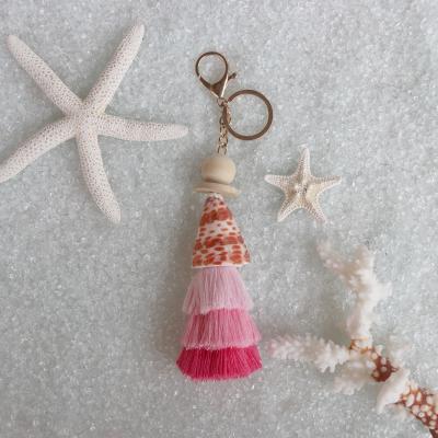 China Hot Sale Shell &Conch Key Chain Natural Shell Bullet &Conch Crafts Home Decoration and Gifts Tourism Souvenirs 19-20cm for sale