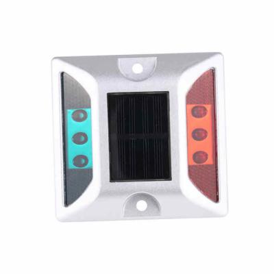 China Cruces para peatones Reflectores de aluminio para carretera con energía solar para 115 * 110 * 23 mm en venta