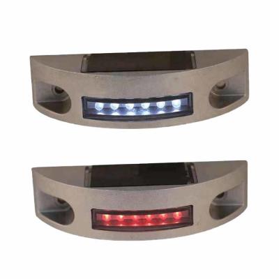 中国 Halfmoon Shape Solar Powered Marker Lights Solar LED Road Studs Lights 販売のため