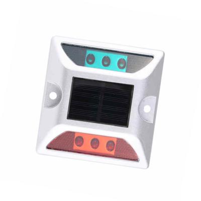 China Flashing Solar Powered Driveway Reflectors Raised Pavement Markers Light Studs for sale