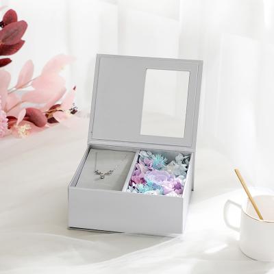 China Recyclable Well Designed Gift Box Jewelry Packaging With Decorative Flowers for sale