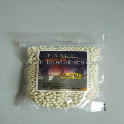 China Eco-friendly 6mm air soft blasting bb pellets 0.43g airsoft bb for sale