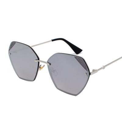 China Fashion Sunglasses 2020 Fashion Retro Clear Glasses Women Sunglasses Irregular Metal Frame Tinted Glasses 5136 for sale