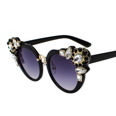 China 2020 fashion sunglasses flower decoration women sunglasses diamond decoration PC frame gradient tinted lenses 9118 for sale