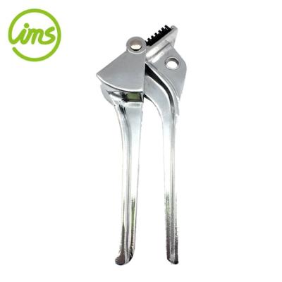 China Good quality durable aluminum garlic press for household for sale