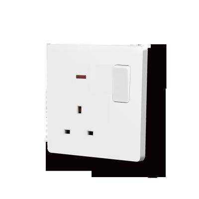 China Factory Direct Residential / Multi-Purpose UK Standard Flame Retardant Waterproof For Home Wall 13A Three 3 Pin Plugs And Sockets Switch for sale