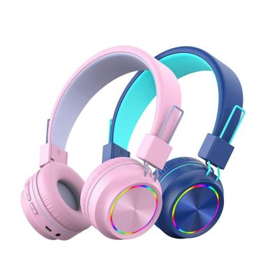 China Over-Ear Kids Headphones with Foldable MIC 7 Colors LED Light Over-Ear Stereo Radio Flashing Glowing Headphones for sale