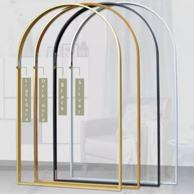 China La pared del arco duplica el marco de aluminio enmarcado del espejo para la decoración casera cepillada en venta