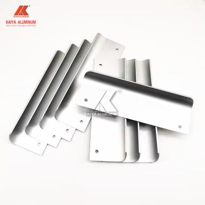 China Fenster-Jalousie-Latten-Rollen-Fensterladen-Profil-Verdrängung Aluminium-6060 T5 mit Cnc-Löchern zu verkaufen