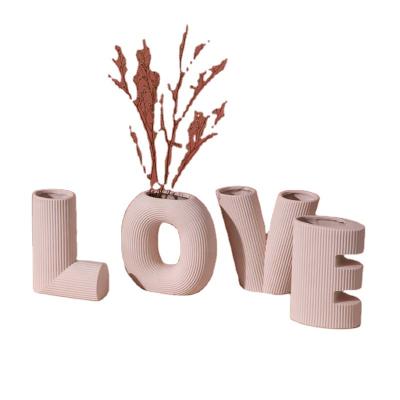 China Matt For Home Decor For Valetine White Modern Tabletop Ceramic Vase Letter Day To LOVE for sale