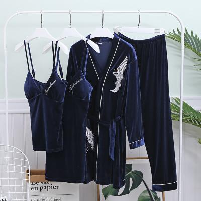 China High Quality QUICK DRY Velvet Women's Sleepwear Long Sleeve Embroidery Long Robe Night Suits for sale