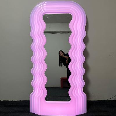 China Minimalist Lin Yunquan Zhilong With Memphis Wind Landing Full Body Mirror Clothing Store Net Red Luminous Wave Mirror for sale