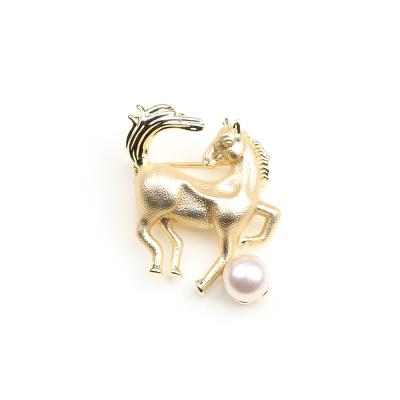 China Brass advanced sense of gold horse brooch personality fashion grinding galloping men and women with the same animal zodiac gold plated for sale