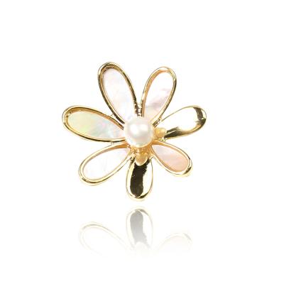 China Designer Fancy Flower Brooch Shell Made Mini Pins Cloth Brass Accessories for sale