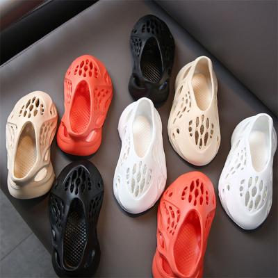 China 2022 other new design new design slippers EVA kids fashion yeezy shoes quick-dry outdoor breathable soft bottom garden kids for sale