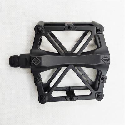 China Hot Selling Durable And Fashionable Shape Design Aluminum Bicycle Pedal Durable Bike Pedal Road Bike Custom Pedal for sale