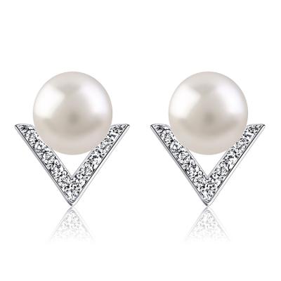 China Cute Fashion 925 Sterling Silver V Earring Stud Around White Cultured Pearl Earrings for sale