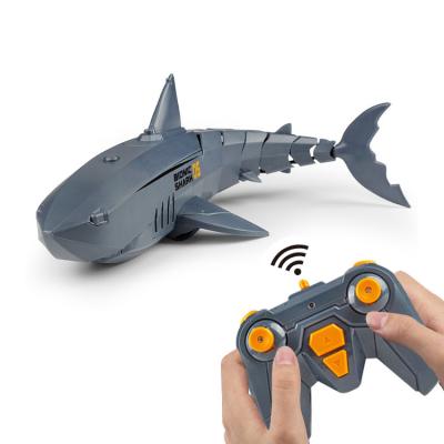 China RC shark screwdriver the spine 2 speed bionic acceleration 360 degree rotating 2.4G remote control rc shark for sale