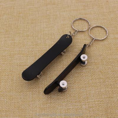 China Cheap Key Ring Skateboard Souvenir Black White Metal Promotion Gifts Promotion Key Chain for sale