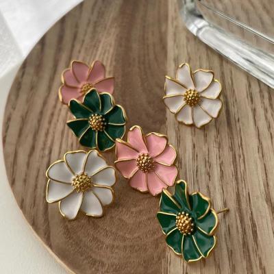 China Beautiful New Design 2022 FASHIONABLE Metal Gold Plated Jewelry Flower Shape Stud Earrings Copper Stud For Women Party Gifts Luxury Accessories for sale