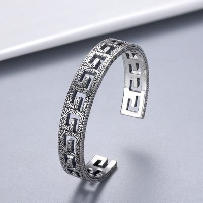 China Retro Alloy Cooper Carving Letter G Cuff Bracelets Wholesale CLASSIC Bangle Jewelry For Women Girl Resizable Wrist Accessories for sale