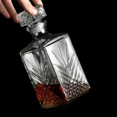 China 2021 New Design 500ml 750ml 1000ml Food Whiskey Glass Bottle Whiskey Bottle for sale