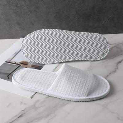 China Exquisite disposable hotel amenities wholesale custom unisex white hotel slipper disposable waffle slippers cheap for running hotel hotel travel slipper for sale