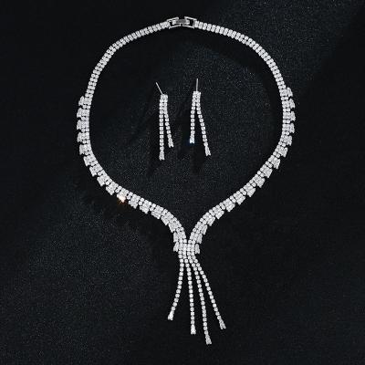 China FASHIONABLE Newcomer 2022 Bridal Wedding Brilliant Jewelry Necklace Earrings Set Temperament Tassel Crystal Jewelry Set For Women for sale