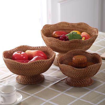 China Handmade Woven Rattan Fruit Snack Bread Stored Vegetable Basket Handcraft Storage Wicker Basket for sale