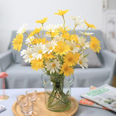 China Wholesale Holiday Daisy Decorative Flowers DFW-006-A Margarita Bouquet Artificial Wedding Event Home Decor for sale