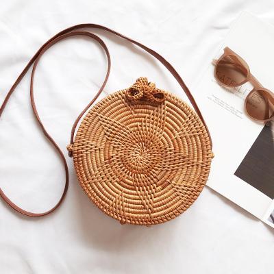 China Handmade Rattan Vintage Rattan Beach Woven Round Wicker Travel Shoulder Messenger Bag for sale