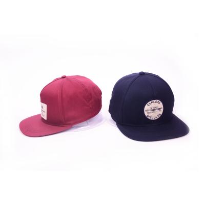 China COMMON Adult Custom Woven 5 Panel Label Logo Wholesale Flat Brim OEM Snapback Hat for sale