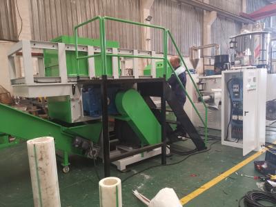 中国 Waste Plastic Recycling Single Shaft Shredding Machine For Lumps Drum Barrel Boxes Pipe Rubber 販売のため