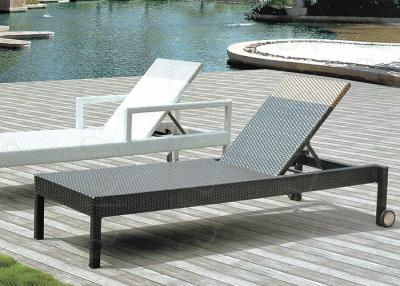 China Outdoor Chaise Lounges Outdoor Furniture Wicker Chaise Lounge Chair with Wheels for sale