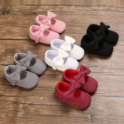 China Breathable spring and autumn 0-1 years old, baby girl princess baby shoes, unique soft knitting non-slip comfortable baby shoes for sale