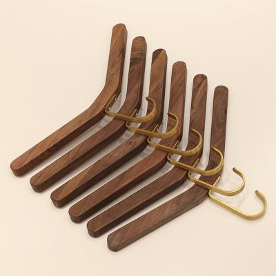 China Eco-Friendly Boutique Hangers Fast Delivery Portable Hot Sale Luxury Custom Wooden Hanger Hangers for sale