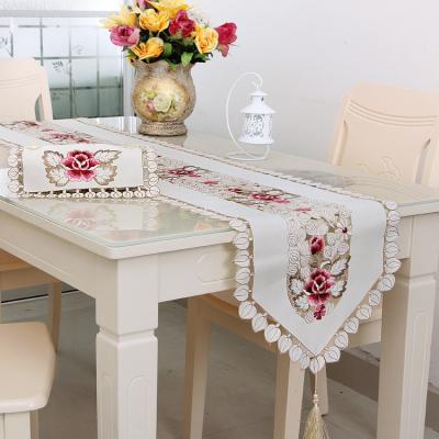 China Traditional Dining Room Decorate New Creative Deryle Embroidery Wedding Party Holiday Table Cloths Pastoral Rectangular Rectangular Table Runner for sale