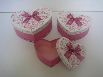 China Heart shape gift box set for sale