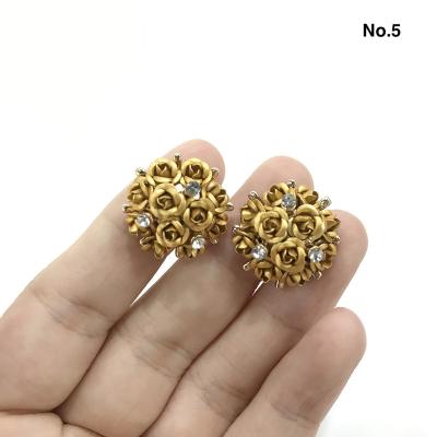 China Beautiful Viable Button 20mm Rose Flower Rhinestone Button Gold Metal Button For Clothing Decoration for sale