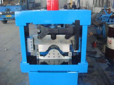 China Blaue manuelle hydraulische 3 Tonne Decoiler-Dachplatte-Rolle, die Maschine 5 -12 m/min bildet zu verkaufen