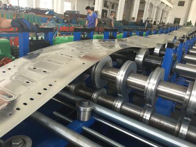 Chine Petit pain de taille ajustable automatique de chemin de câbles formant la machine avec le poinçon hydraulique à vendre