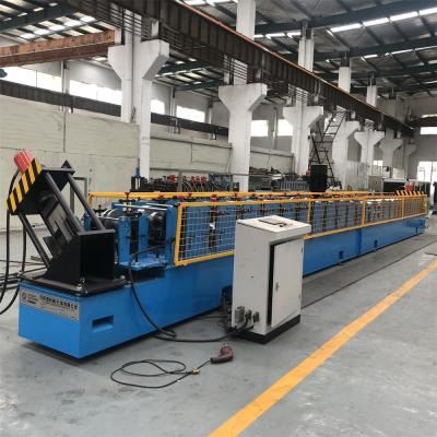 China Rollo perforado del haz del envase del paquete plano que forma la máquina con Gcr15 el rodillo 10m/Min Speed en venta