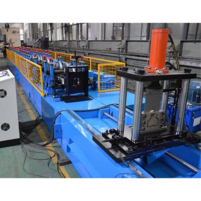 China 12 M/Min 18 Stationen Gcr15 Stehpfosten Spalte Rollformmaschine Kettenantrieb zu verkaufen