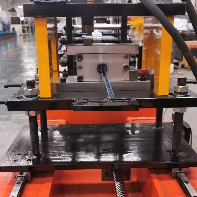 Cina 0.6mm in acciaio inossidabile vetro di supporto traccia U Canale Roll Forming Machine in vendita